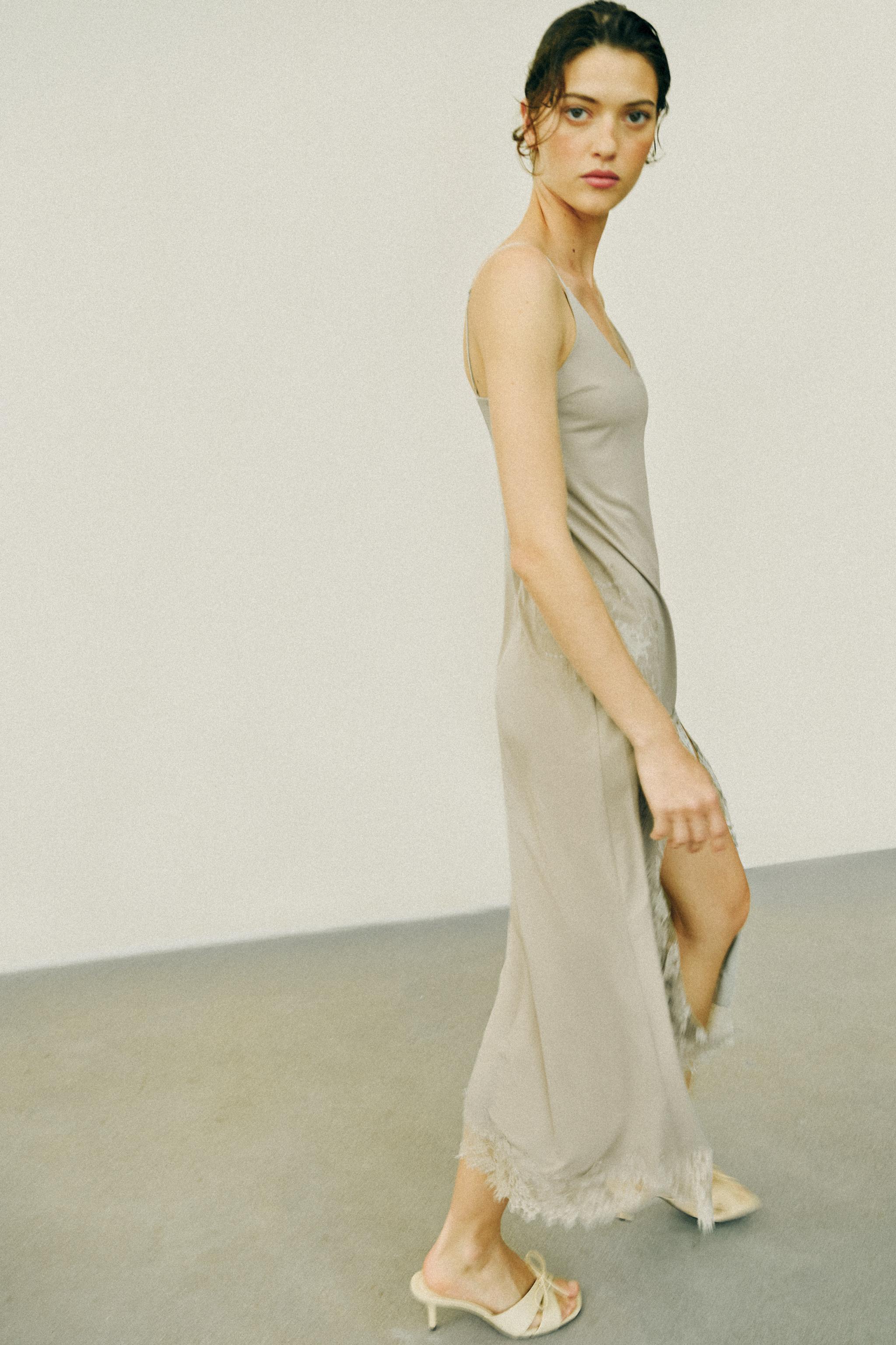 FLOWY LACE DRESS